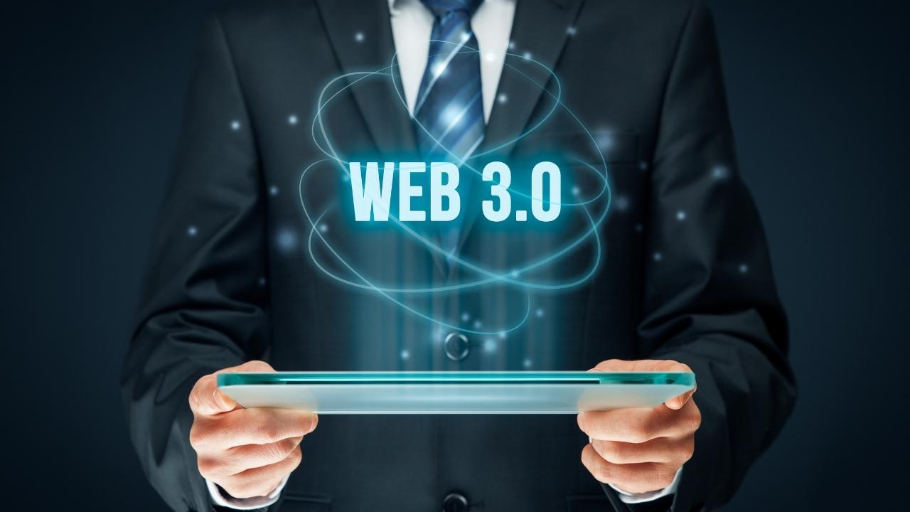 What is Web 3.0 and its main characteristics?